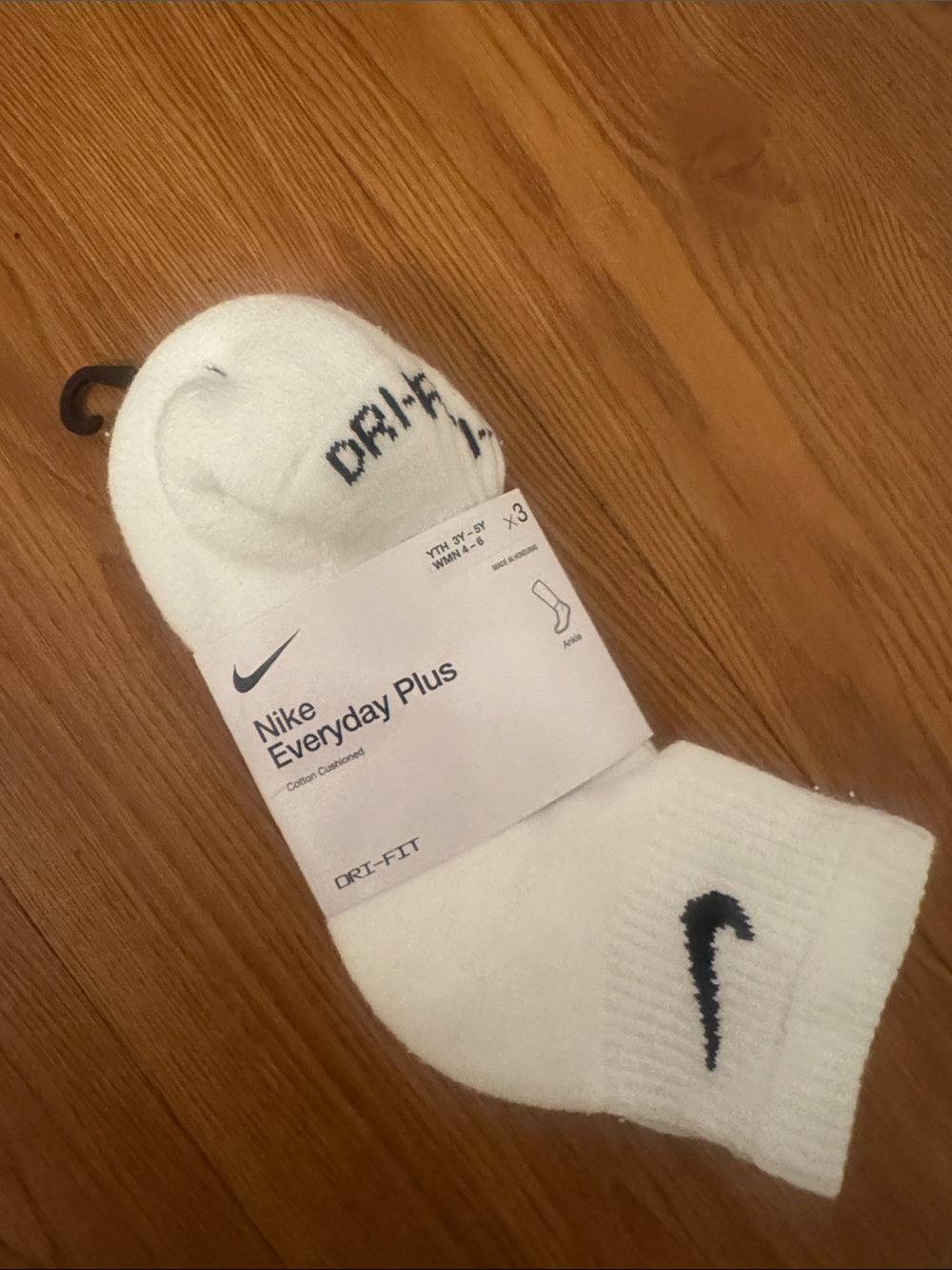 Nike White Low-Cut Everyday Socks with Black Swoosh - 3 Pack